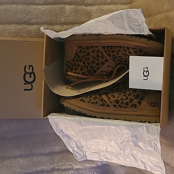 Ugg Neumel Leopard Suede Boot Shoe. Natural Fur Lining. Size 10 - Picture 4 of 4